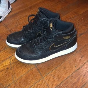Jordan 1 matallic black